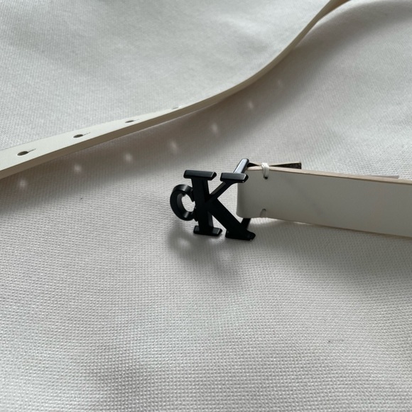 Calvin Klein - White Leather Belt - size Small - Picture 2 of 5